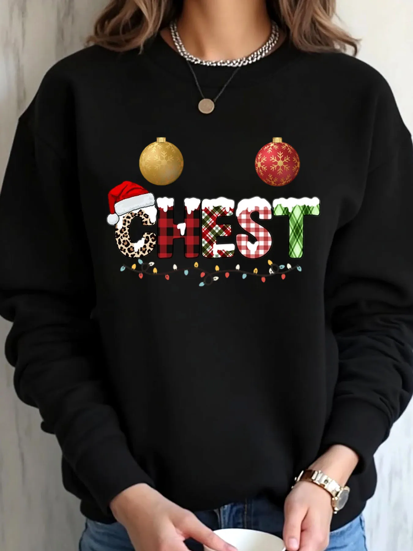 

Женская толстовка большого размера с рождественским украшением на груди и принтом, верхняя одежда
