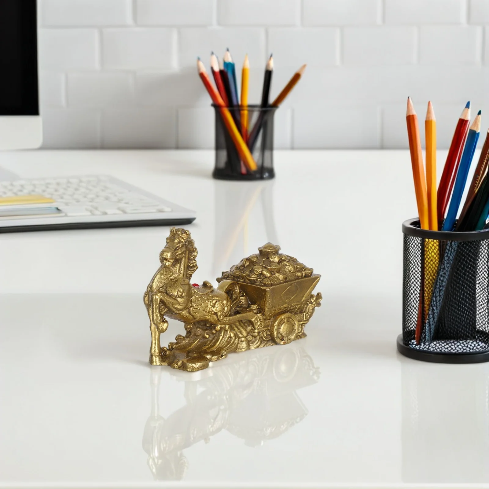 

Metal Horse Statue with Cart Symbol of Success and Fortune Elegant Copper Sculpture for Indoor Decor Office Desk Ornament