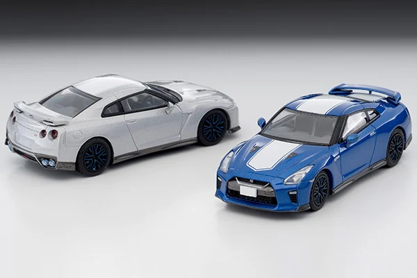 

Tomytec 1:64 TLV N200 A/B/C GTR R35 50th ANNIVERSARY JDM Limited Edition Simulation Alloy Static Car Model Toy Gift