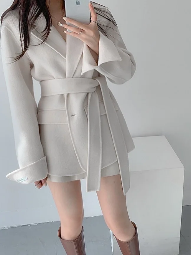 เสื้อโค้ทขนสัตว์สีน้ำเงินสไตล์เรโทรสำหรับผู้หญิง ดีไซน์เก๋ไก๋ ปกเสื้อแบบลาペル ไซส์เล็ก คาดเข็มขัดรัดเอว ทรงตรงยาว เหมาะสำหรับใส่ทำงาน