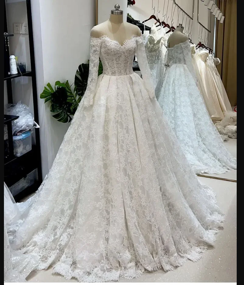 リアルピクチャーズ 2025 レースウェディングドレス 新作 長袖 レースアップバック ブライダルガウン 最高品質 花柄レース