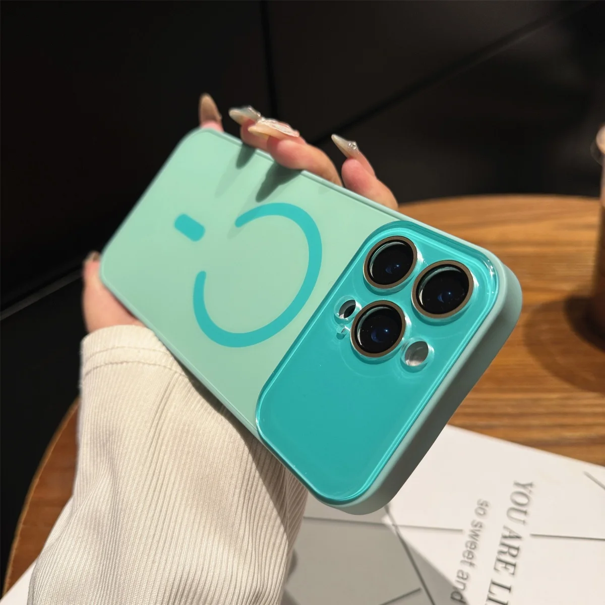 Официальный магнитный чехол Magsafe ярких цветов для iPhone 17Air 16E 15 14 13 12 17 Pro Max с беспроводной зарядкой и защитной крышкой для объектива камеры