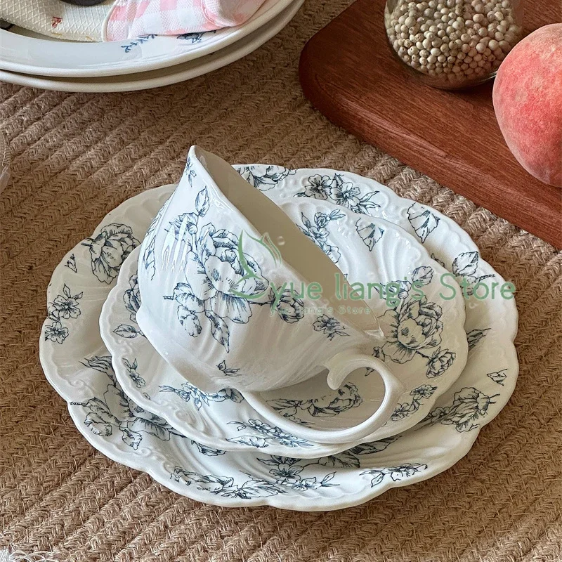 

Blue Rose Luxury Ceramic Coffee Cups Plates, Retro Chinese Style Blue and White Floral Afternoon Tea Utensils Latte Cups