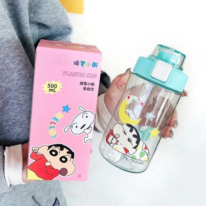 Przenośne plastikowe butelki na wodę Crayon Shin-chan dla dzieci Przenośna butelka sportowa ze słomką Akcesoria do kubków podróżnych