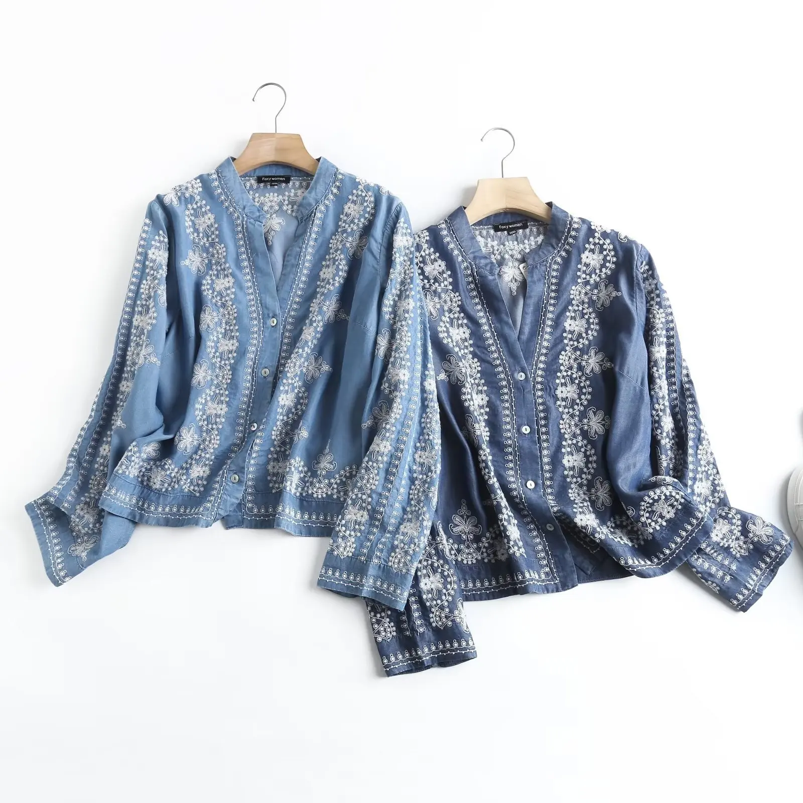 2026 Camisa de Mezclilla Bordada con Diseño Floral Boho para Mujer, Blusa Corta de Mezclilla con Cuello en V para Otoño, Manga Larga, Estilo Vintage Hippie