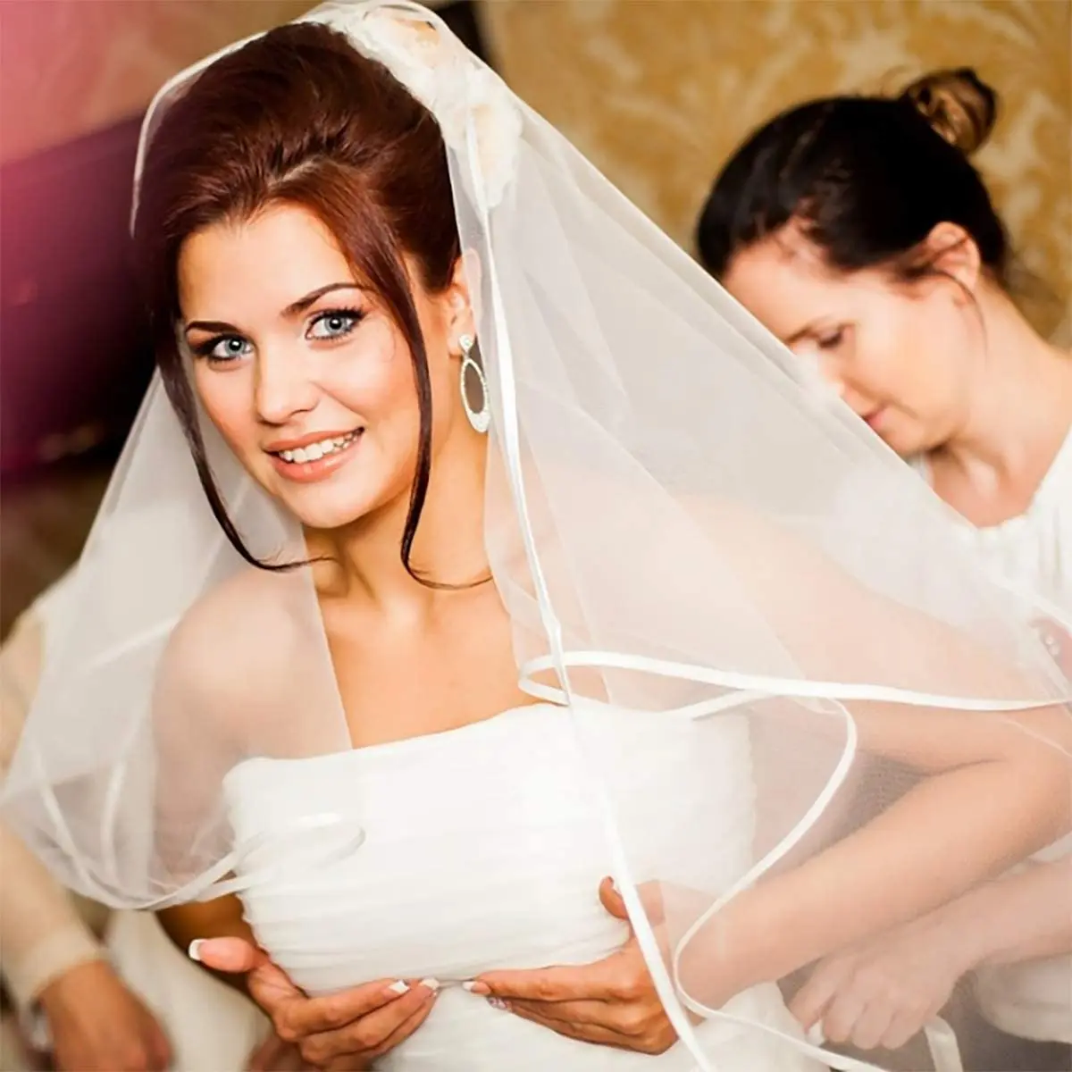 Voiles de mariage en tulle blanc pour femmes, bord de ruban court avec peigne pour les mariées, costume de fête d'enterrement de vie de jeune fille