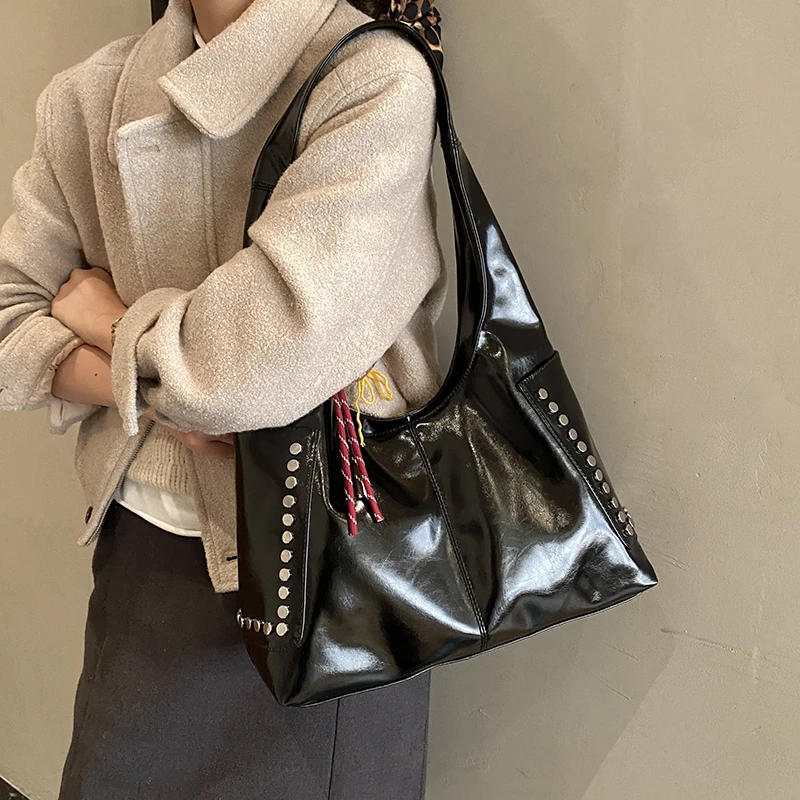 

Women Luxury High End Modern Leather Shoulder Bag Elegant Daily Tote Handbag Classic Crossbody