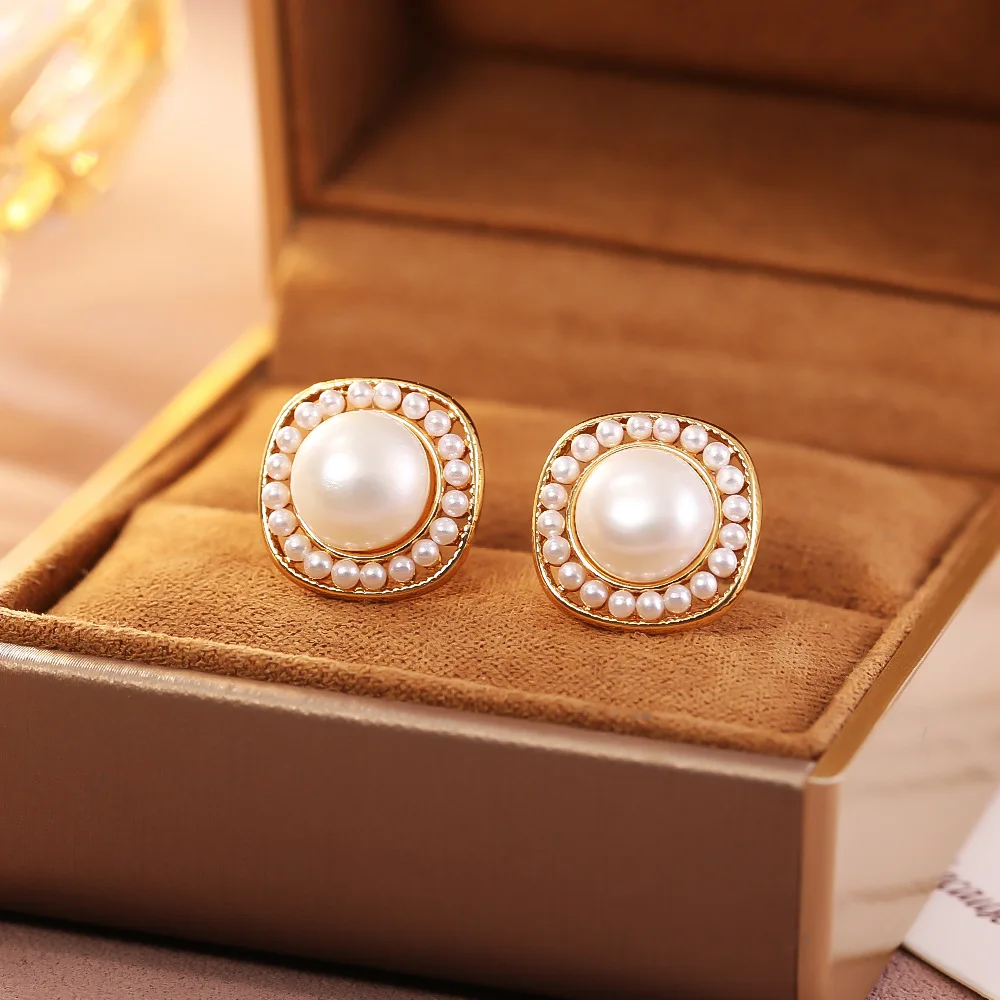

Fashionable and exquisite small fragrant style earrings, high-end pearl earrings, niche design, simple and versatile earrings