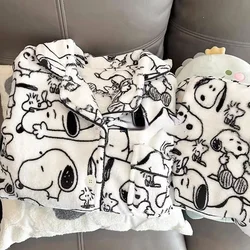 Sweet and cute Snoopy ladies new Japanese cartoon print thickened soft and comfortable skin-friendly coral velvet home wear set