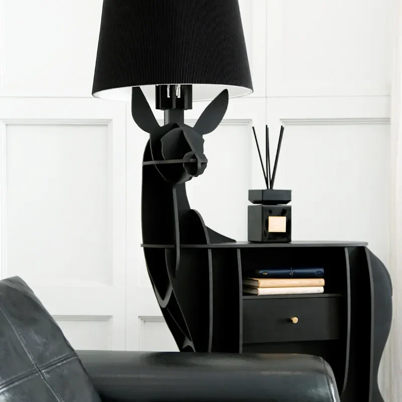 Creative foyer is opposite the door Entry porch cabinet porch table Bedroom simple wind bedside table ornament desk lamp