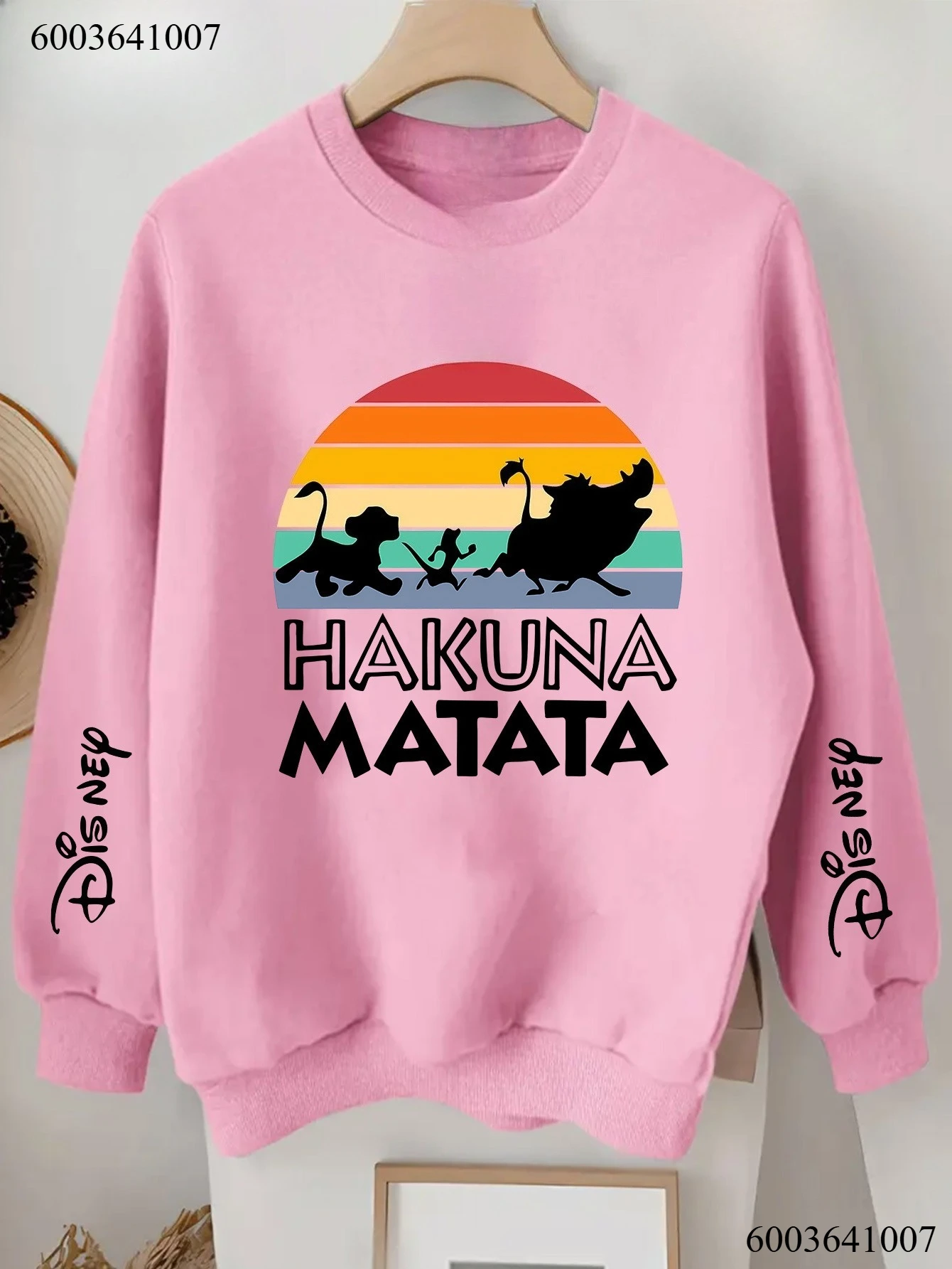 Bluza z nadrukiem Myszki Miki Disneya na rok 2025 to luźna i ciepła bluza dla par, idealna dla modnych dziewczyn na jesień.