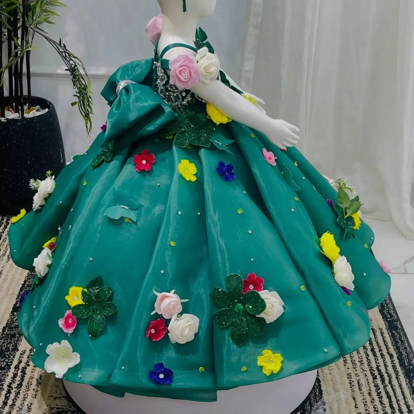 

Luxury Green Flower Girl Dresses for Wedding Beading Floral Litter Baby Girls Birthday Photos Shoot Kids Prom Gowns for Party