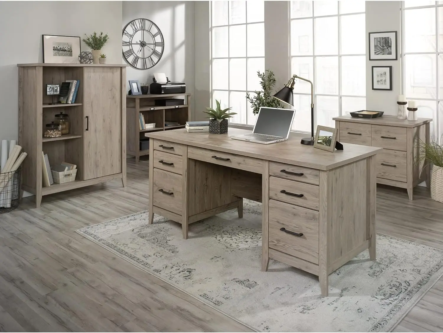 Summit Station 66"W Executive Computertisch, Lorbeereiche