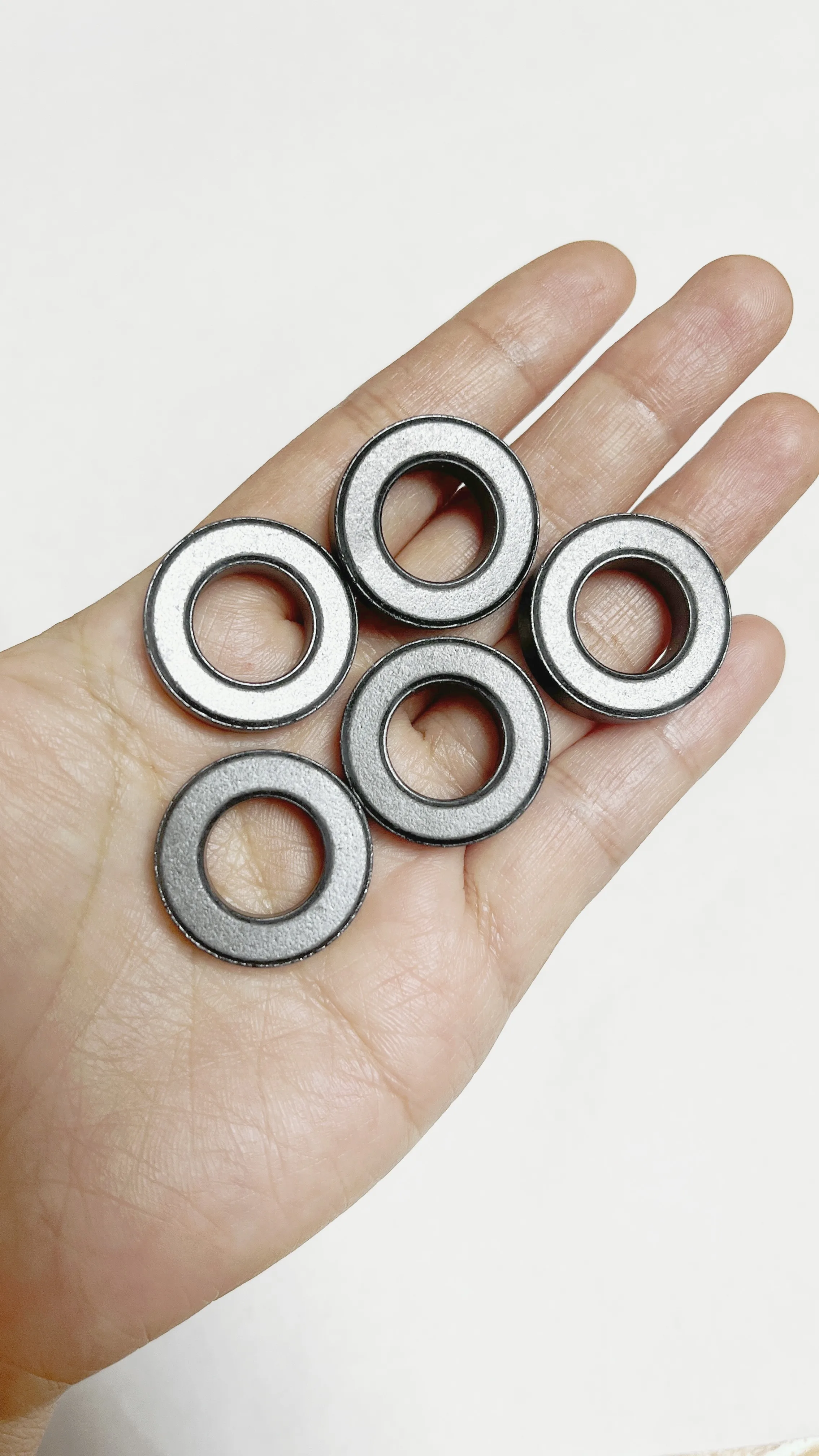 1Pcs 2Pcs  5Pcs 10Pcs FT82-43 American RF Ferrite Magnetic Ring FT-82-43 Size 21*13.2*6.35mm Magnetic Permeability 850 image 6