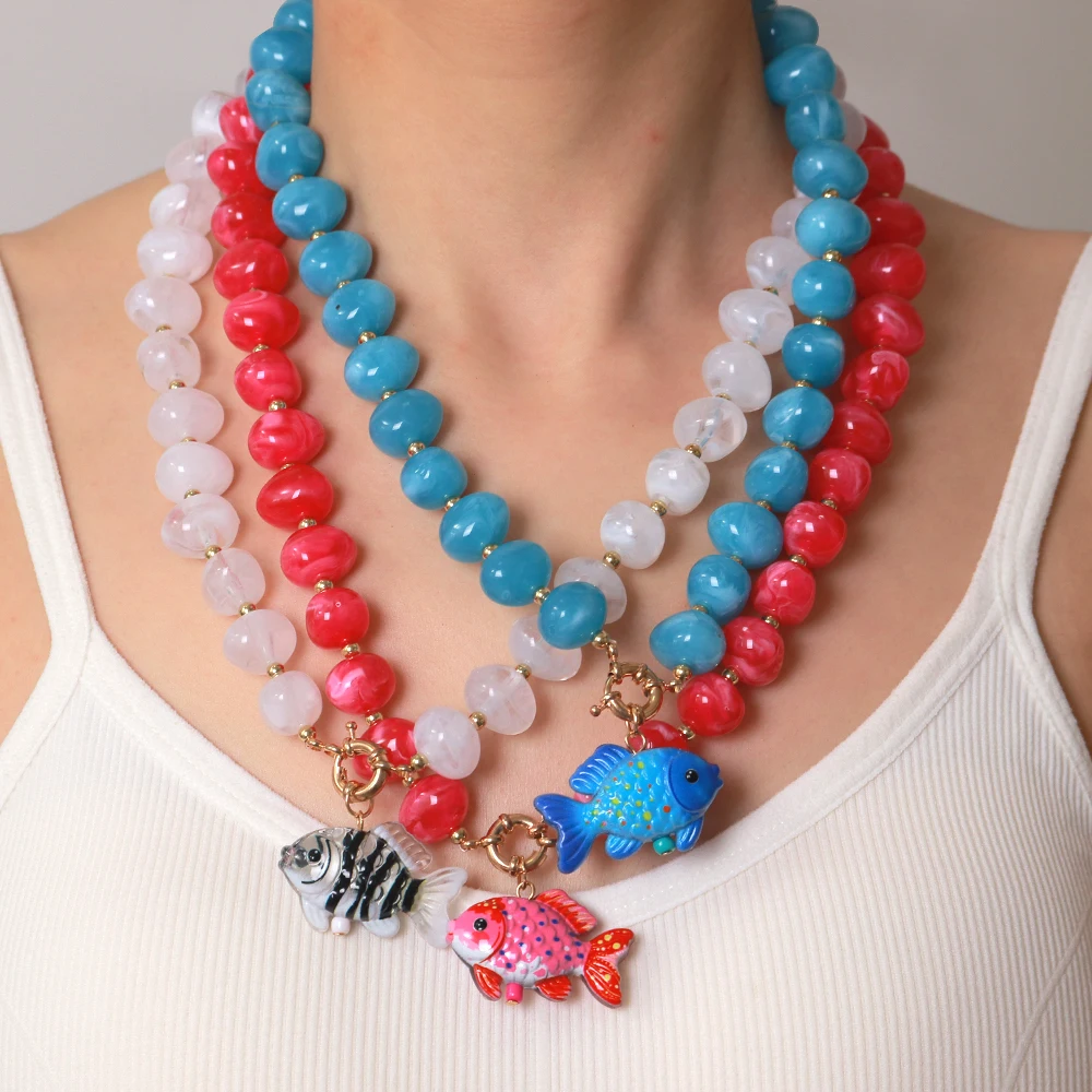 Neue Trendige Bunte Unregelmäßige Acryl-Perlen Choker Boho Niedliche Fisch-Anhänger Halsketten für Frauen Urlaub Strand Schmuck Geschenk – Detail 8