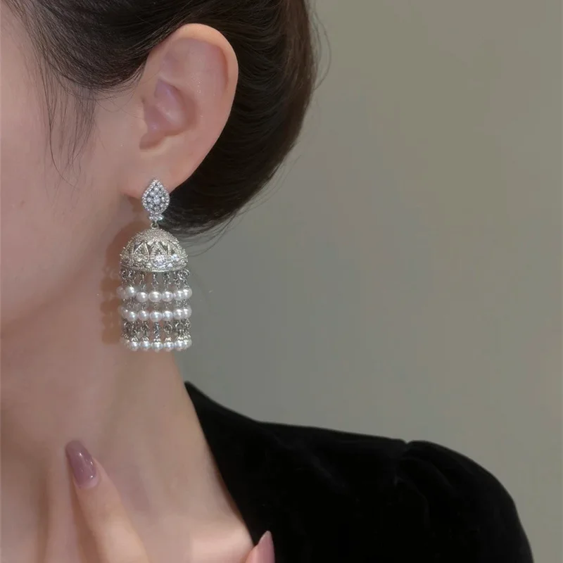 European Palace Style Rhinestones Studded Tassel Sparkling High-end Temperament Earrings for Women Jewelry.