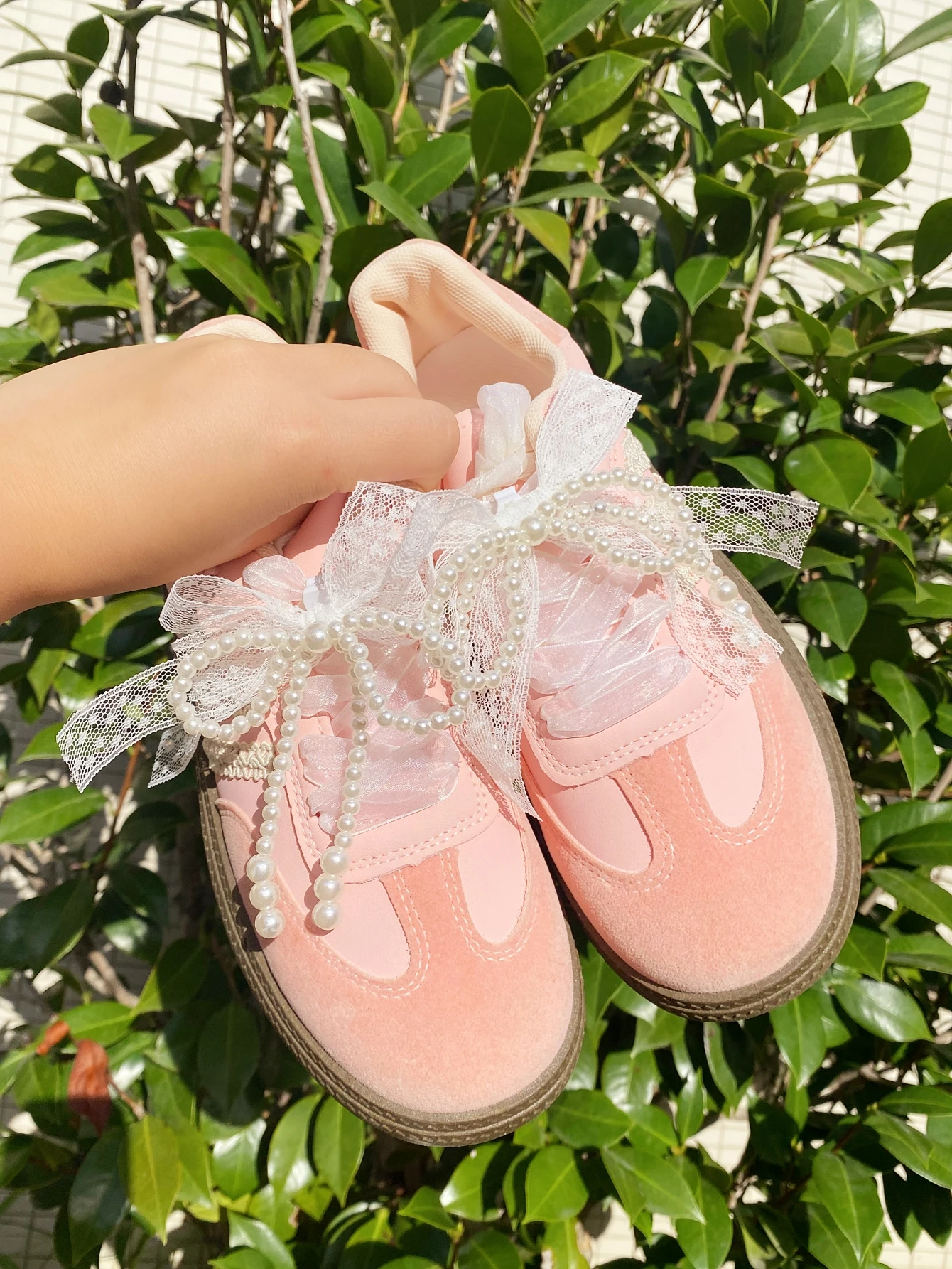 Two elegant lace pearl bow shoe buckles, DIY decorations, perfect gifts for canvas shoes, board shoes and shoes with LACES