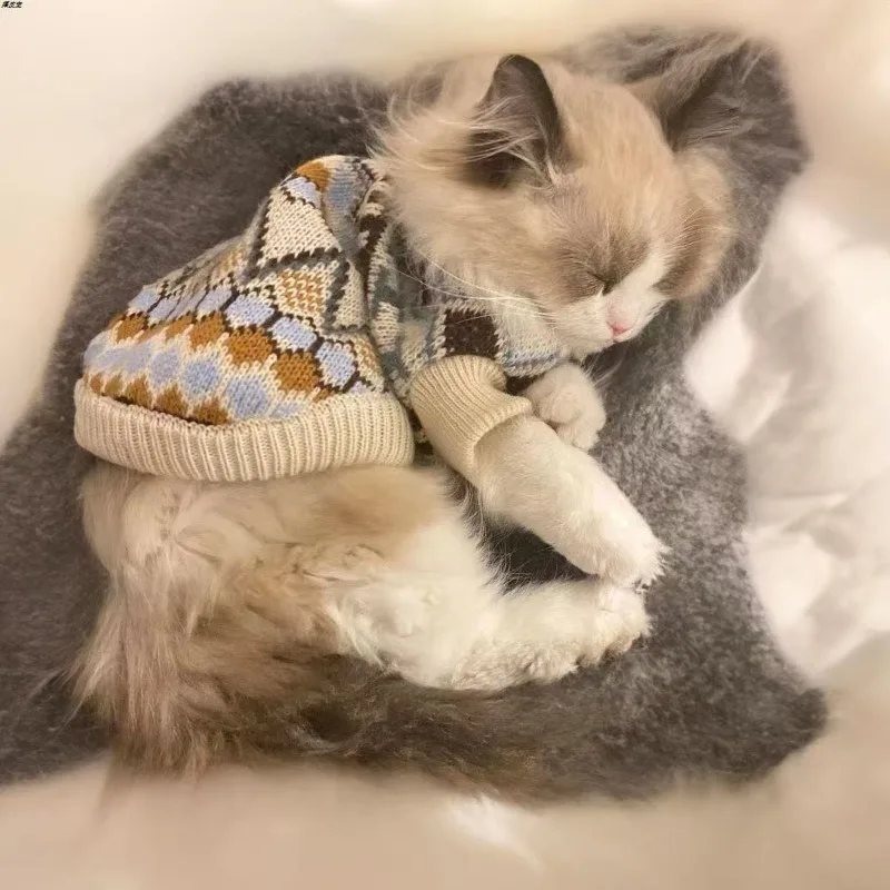 

Retro British-style Diamond-patterned Pet Dog Sweaters for Autumn and Winter, Warm and Cute Cat Clothes