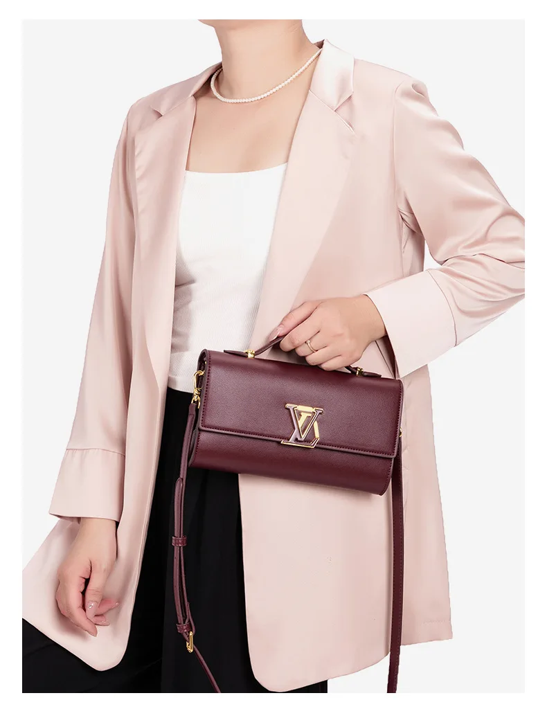 

Новинка 2023 года, женская маленькая квадратная сумка, минималистичный кошелек через плечо с ремешком-цепочкой, шикарная сумка через плечо