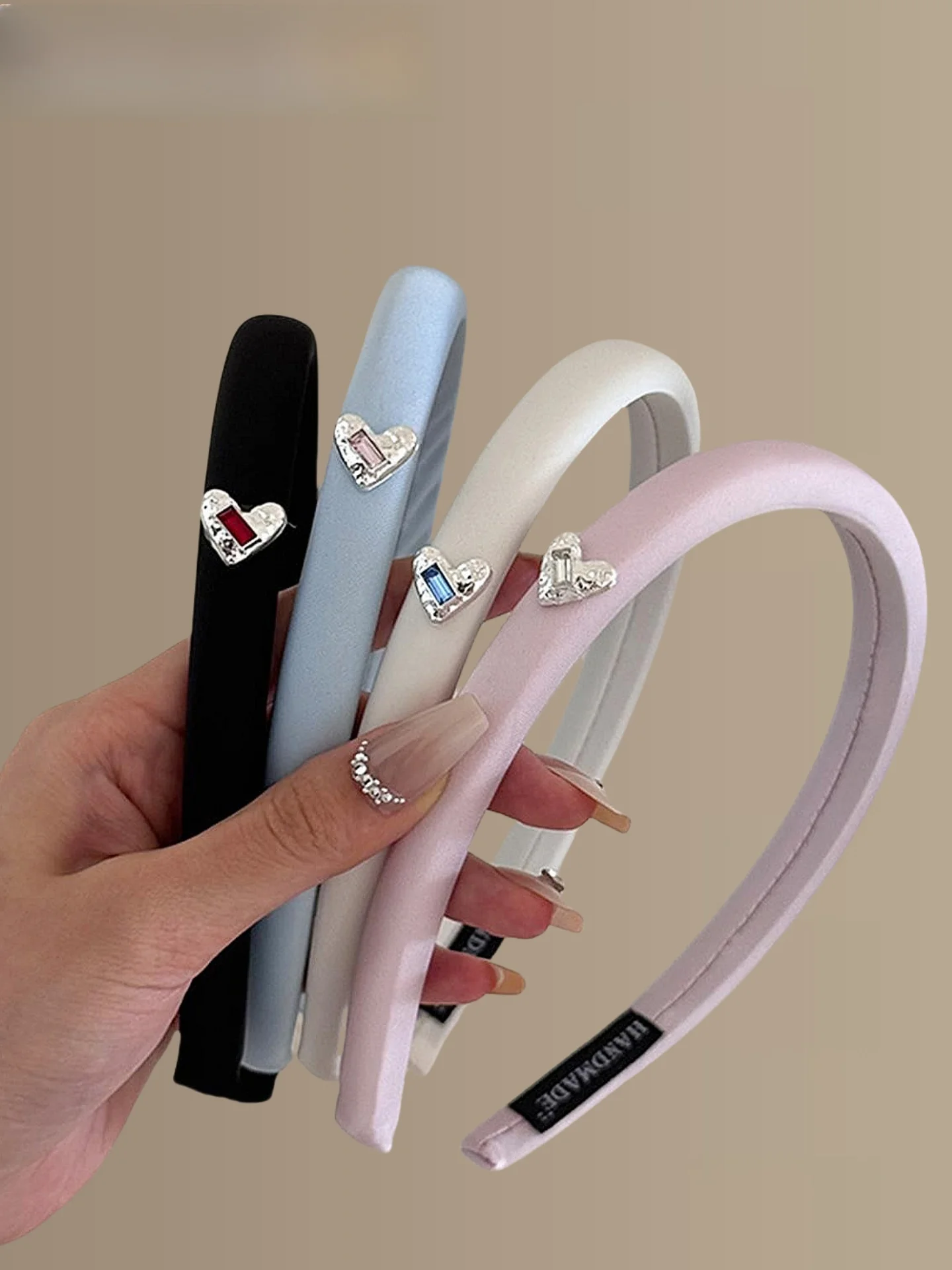 faixa-de-cabelo-estreita-de-cetim-branca-com-diamantes-nova-colecao-de-verao-ideal-para-o-dia-a-dia-e-viagens-acessorio-de-cabelo