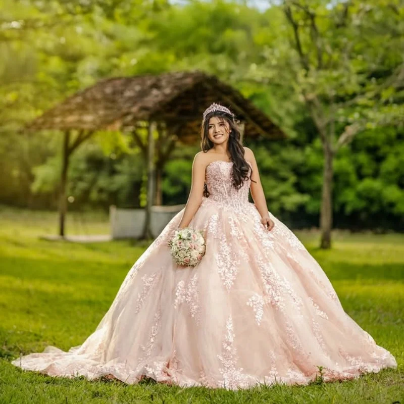 Sukienki Quinceanera w kolorze różowym na zamówienie, z odkrytymi ramionami, cekinowym zdobieniem, koronką i długim trenem, Vestido De 15 Quinceanera