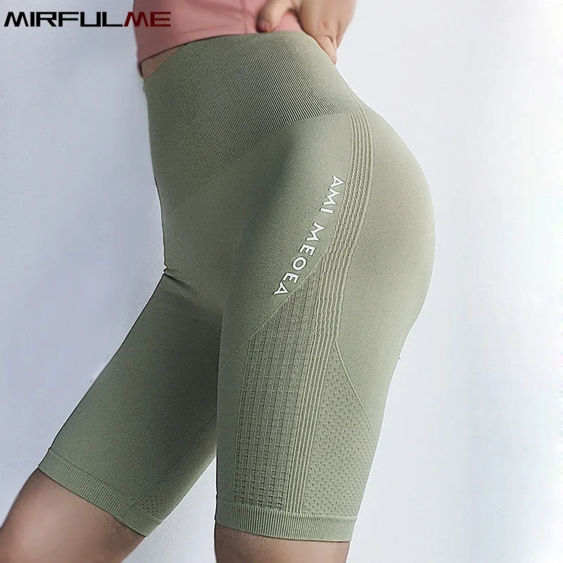 Seamless Crop Yoga Pant Women Knee Length Sport Leggings Running Fitness Capris Embossed Gym Workout Leggings High Elastic Tight