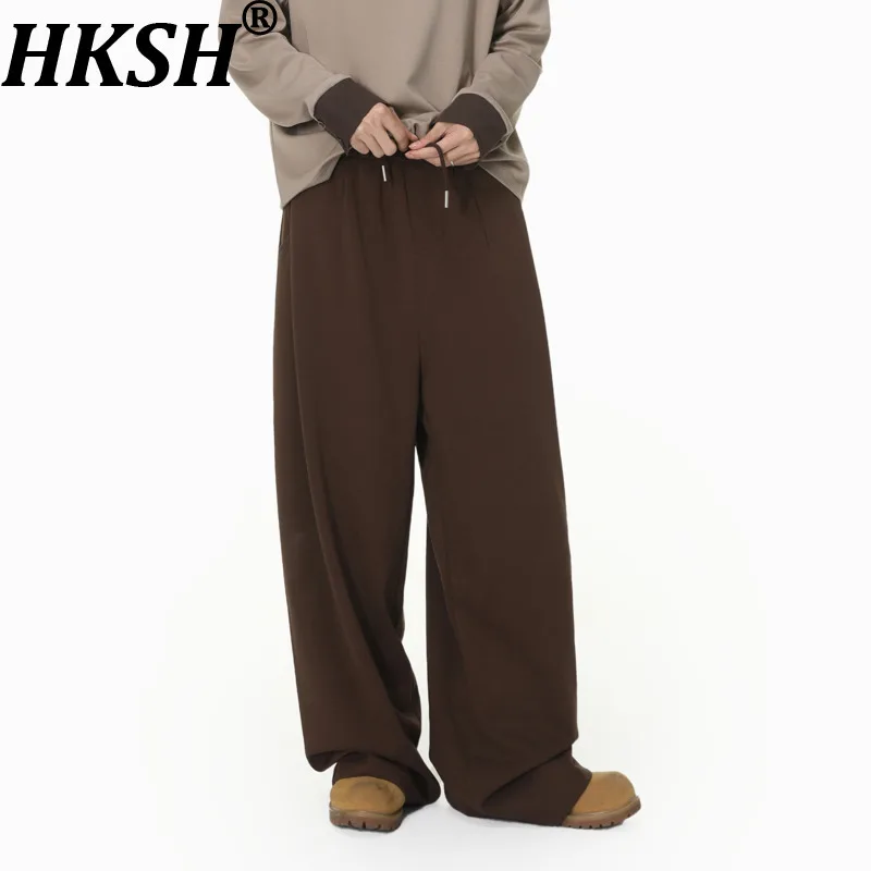 

HKSH Новые мужские повседневные спортивные брюки с широкими штанинами, однотонные, универсальные, с эластичным поясом на шнурке, в корейском стиле, HK21694