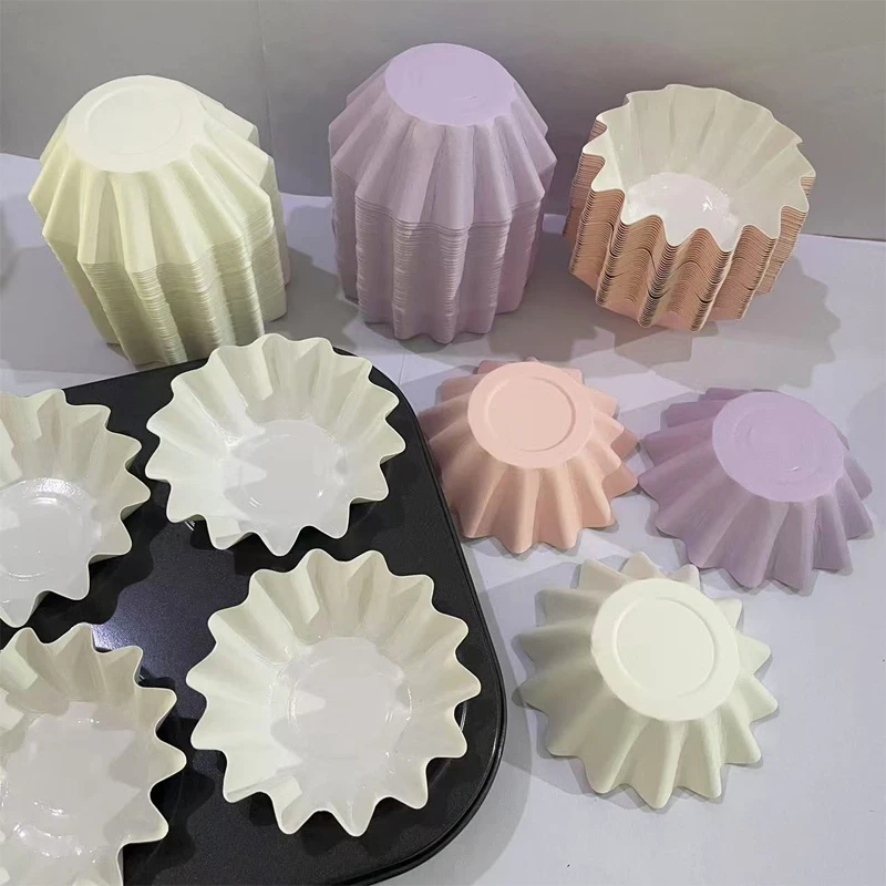 

50Pcs Star-Patterned Cups, Snow Pastry Cake Paper Cups, High-Temperature Resistant Paper Trays, Suitable for Weddings, Birthdays, and Parties