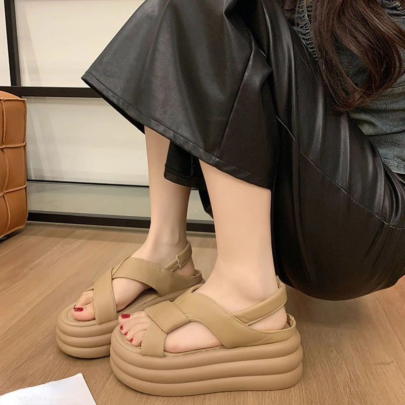 Sandales à plateforme pour femmes, créateur de mode, chaussures Peep Parker, chaussures d'été décontractées, semelle optique confortable, sandales de fête, chaussures à talons