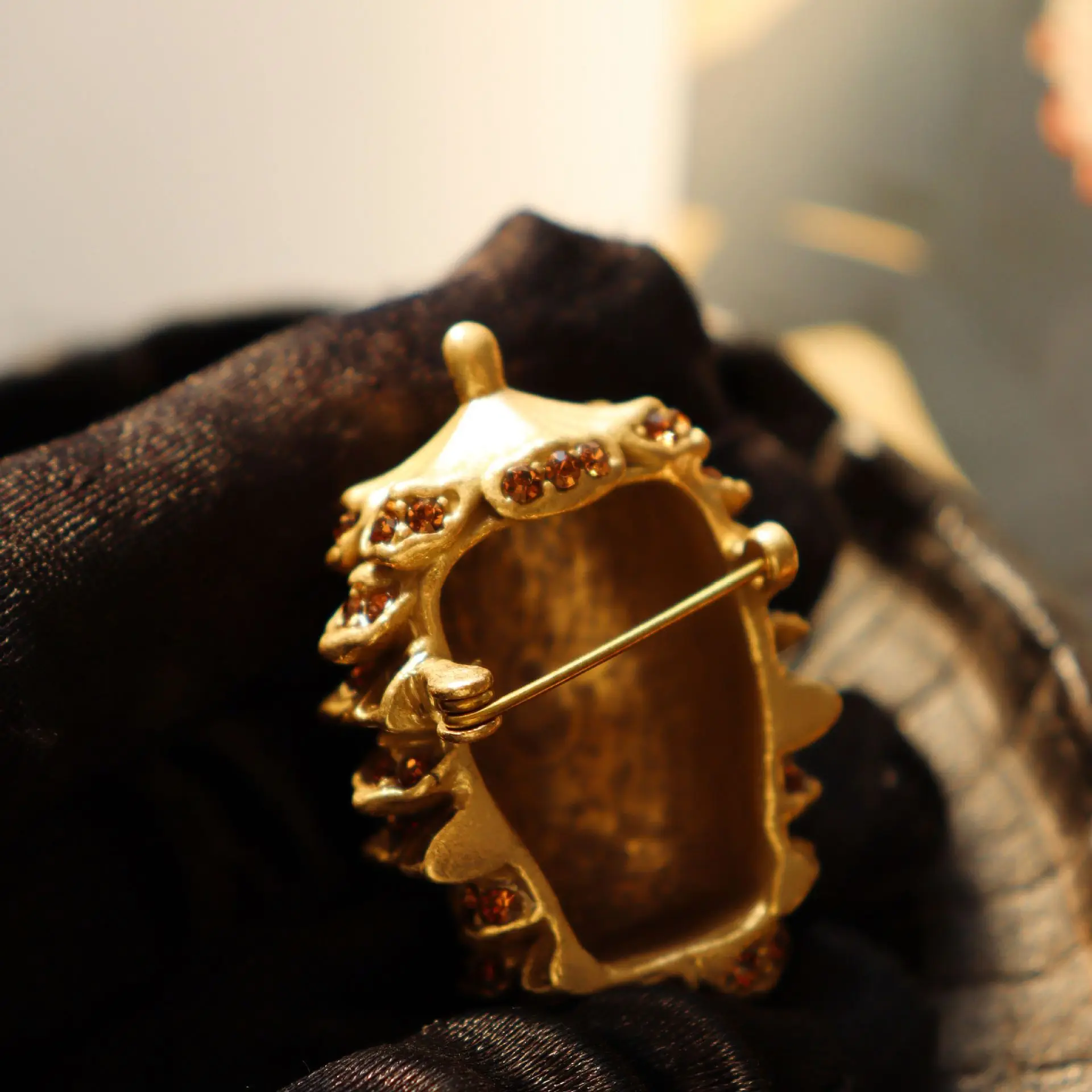 Vintage Jewelry Brooch with Rhinestone and Enamel Pinecone Design High Quality Unique Pin for Women Banquet