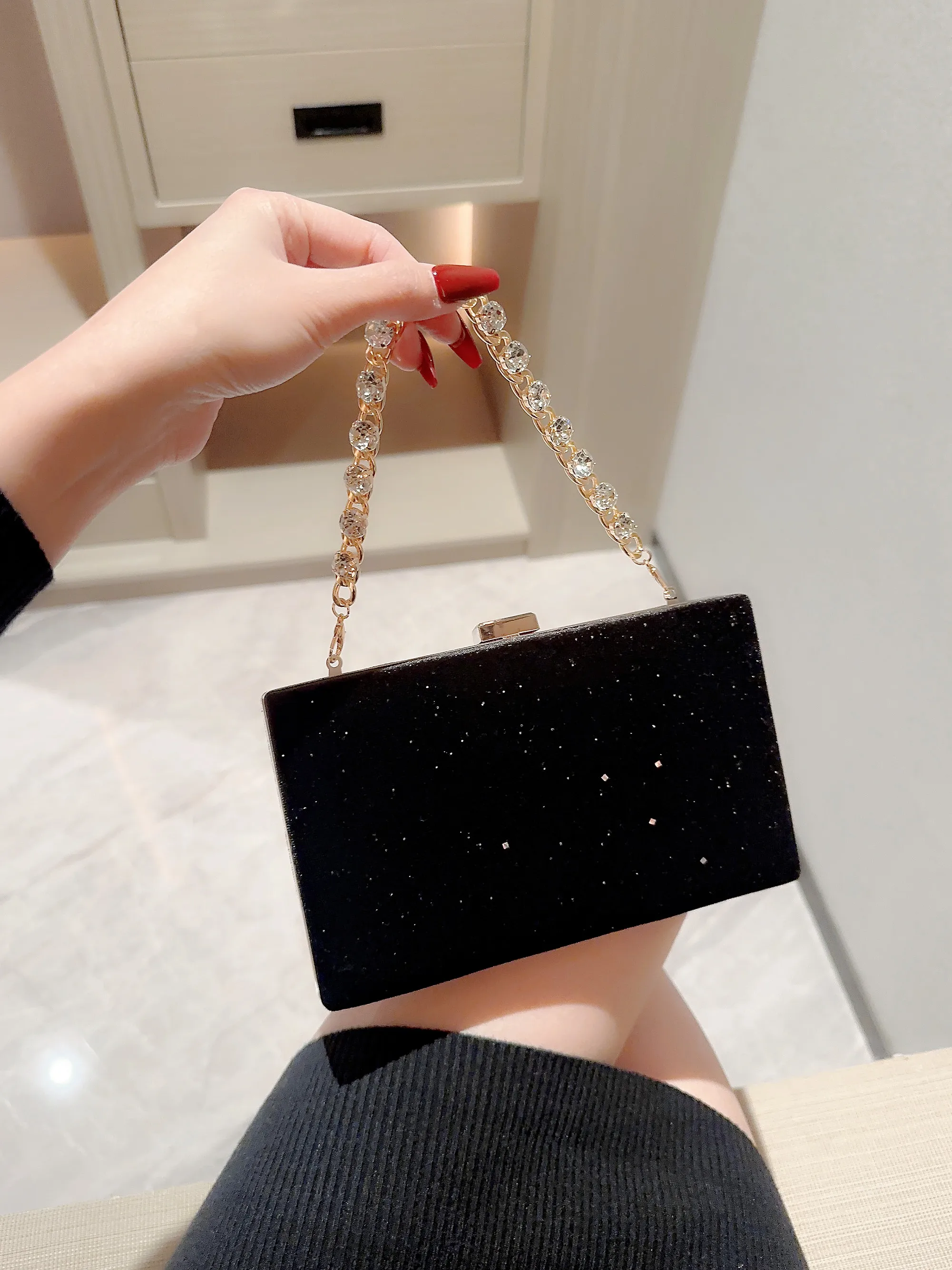 Women Square Evening Bag Shiny sequin Embellished Banquet Bag Handheld Handbag Evening Bag Dress Bag Party Bag Prom Bag Chain Bag