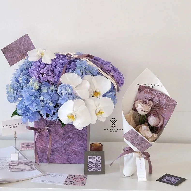 Camiseta de Manga Corta con Diseño Creativo de Caja de Regalo con Estampado de Flores de Mármol para Mujer, Ramo Floral Envuelto en Pasta de Ume