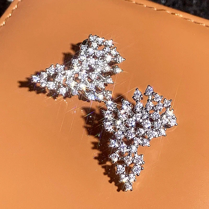 Huitan wspaniałe damskie kolczyki sztyfty pełne z małą cyrkonią sześcienną Bling Bling kobiece akcesoria wesele modna biżuteria — zdjęcie 4