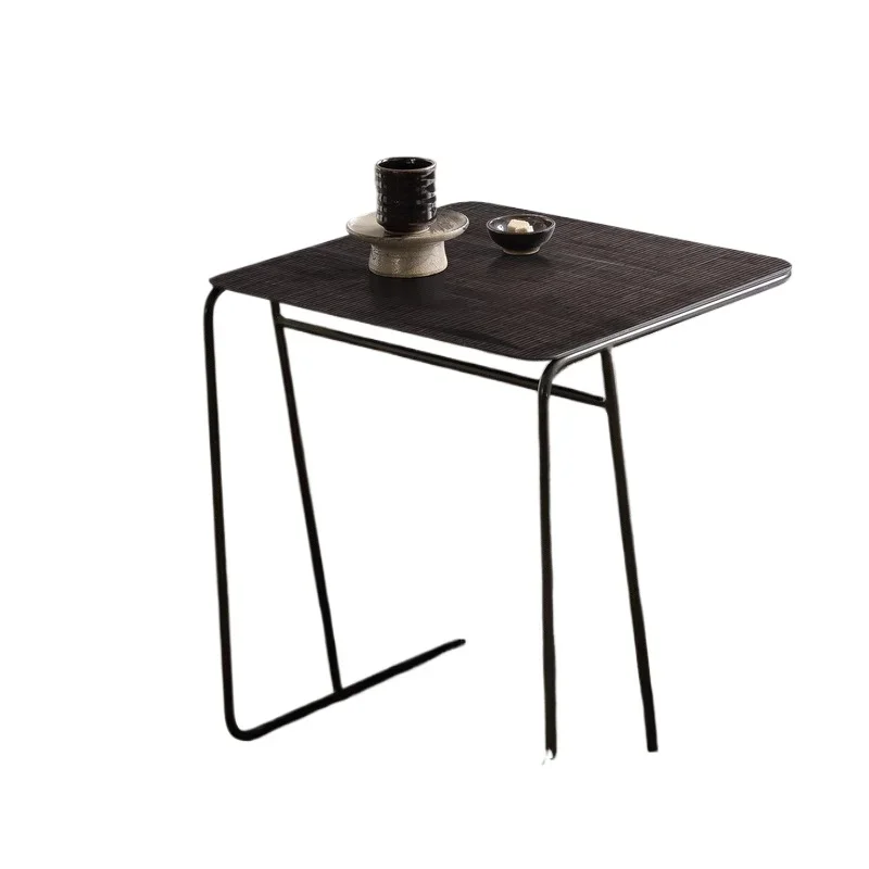 

Scandinavian expression sofa next to the table, movable small coffee table, retro and advanced sense