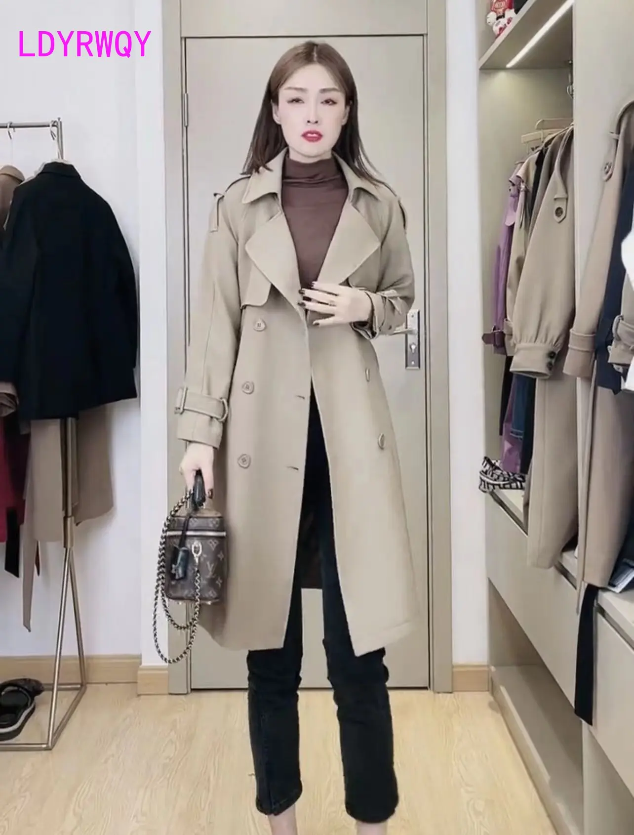 In 2022, the new trench coat for women in Korea is a long and small figure design autumn coat