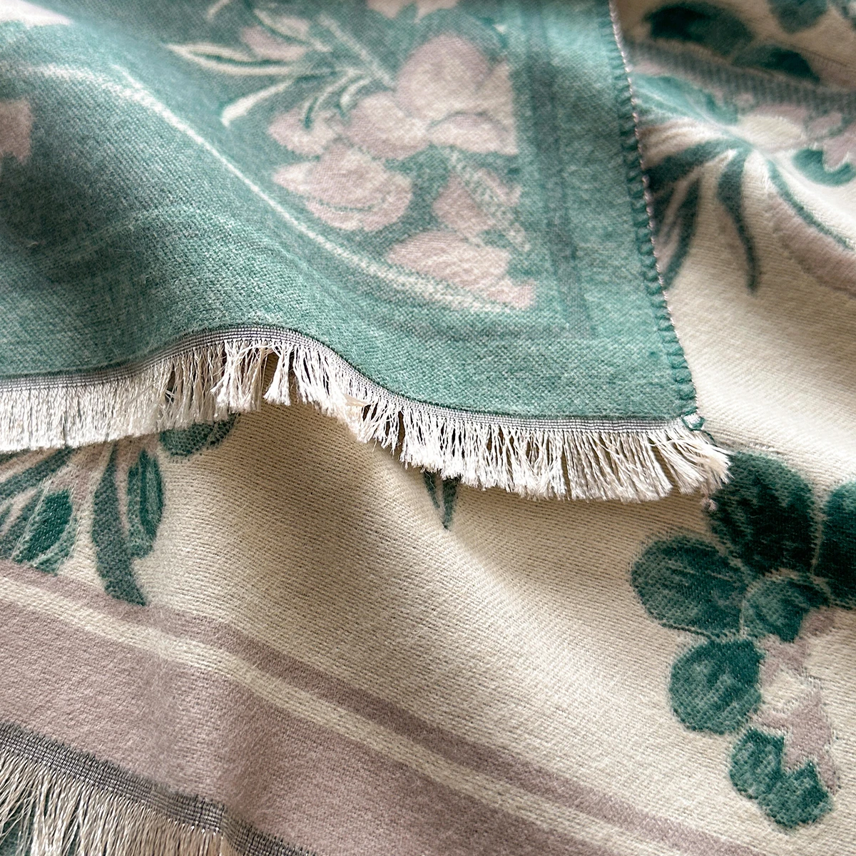 Warmer Schal aus Kaschmirimitat für Damen, Umhang im Ethno-Stil, modische Schals, Blumendruck, kältebeständiger und winddichter Schal – Detail 15