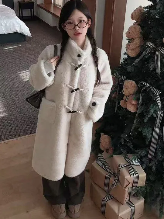 

Korean Sle Fluffy Fur Lined Women's Coat Winter New Arrival Warm Inteated Leather And Fur Jaet Trendy Button Detail