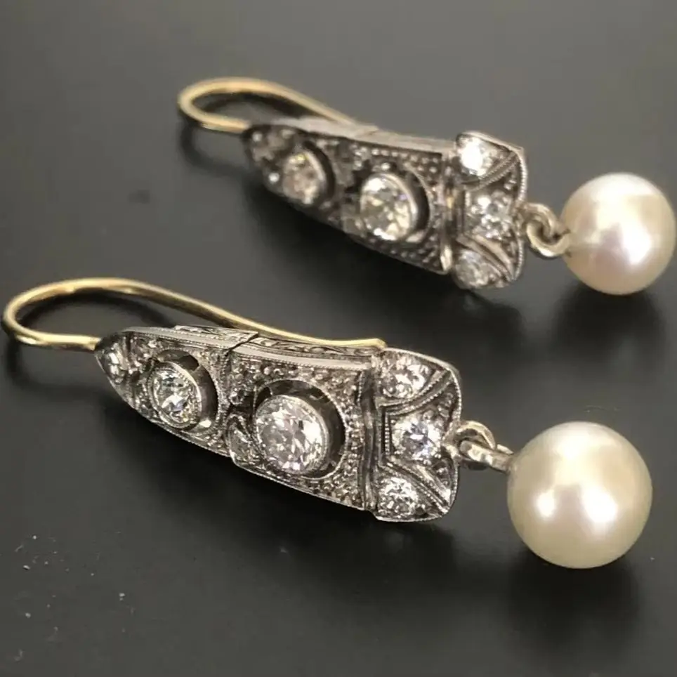 Luxuriöse Ohrringe im Hofstil aus Kupfer mit Hirseperlen-Mustern und künstlichen Edelsteinen, ideal für Partys und gesellige Anlässe.
