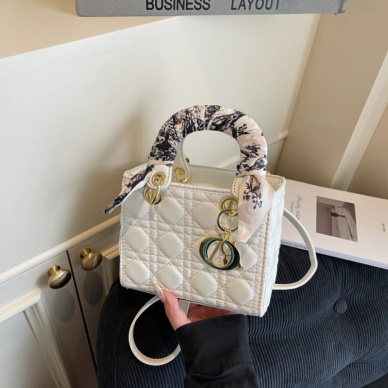 

Versatile Foldover Bag Women Multifunctional Shoulder Bag Fashionable For Multiple Occasions