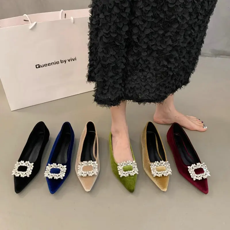 Chaussures plates pointues simples pour femmes, chaussures de tempérament rouges, grande taille, saison de printemps et d'automne, nouveau, 2025