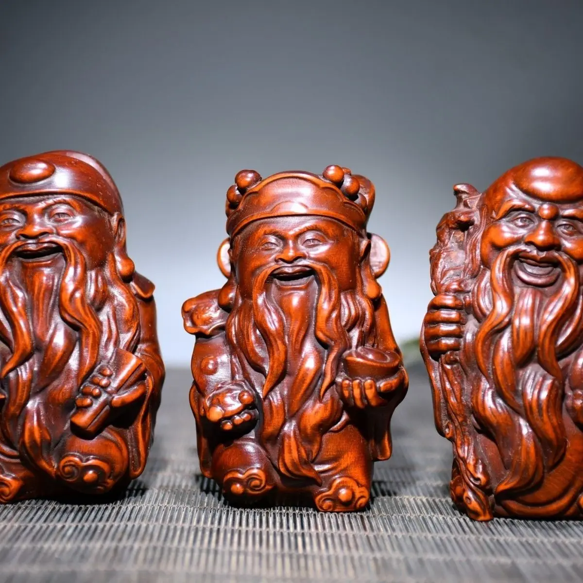 Small-leaf boxwood Seiko engraving Fulushou Samsung, length 4.5cm, width 4.5cm, height 8cm, total weight 265g