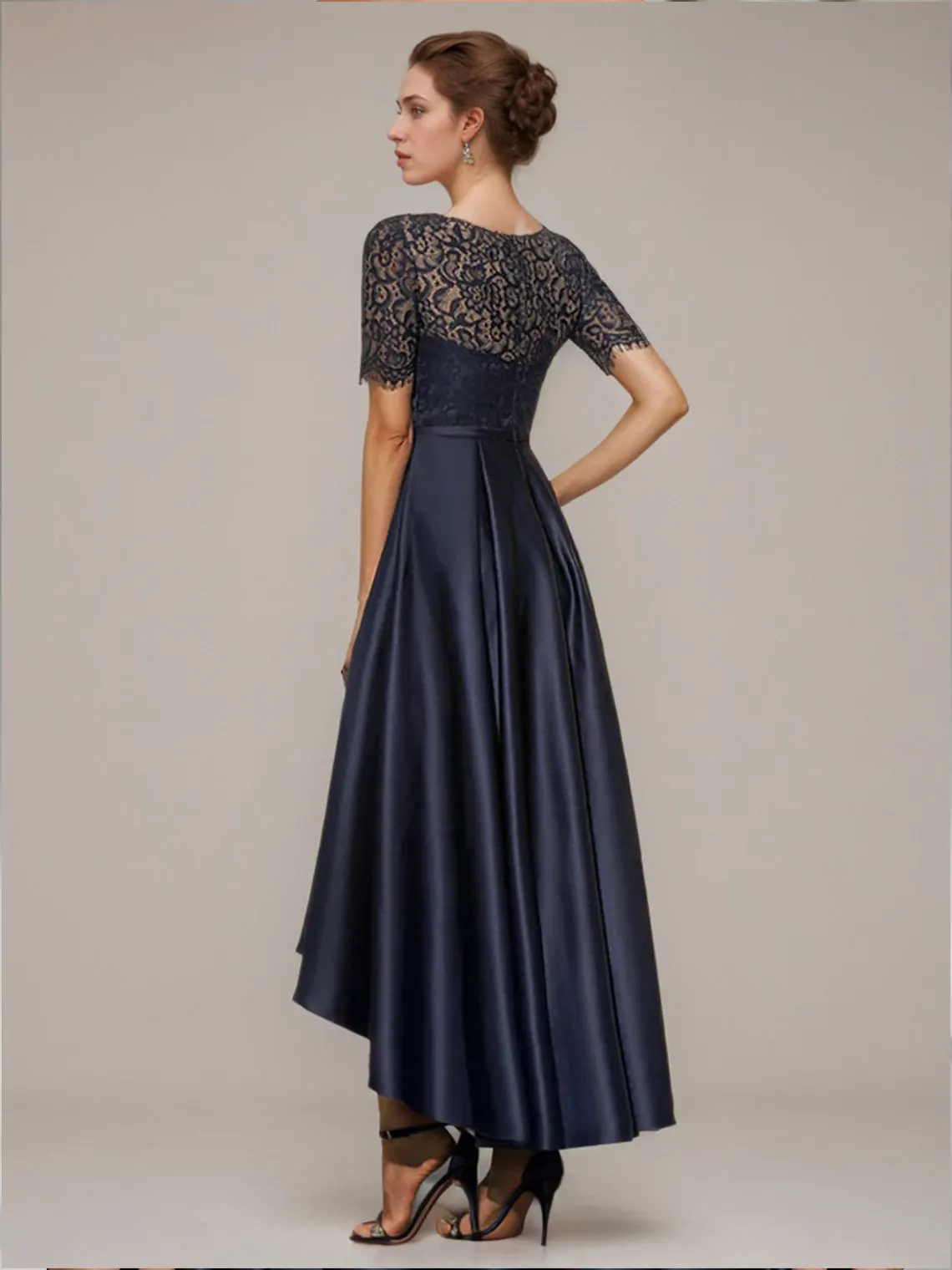 فستان حفلات أنيق على شكل حرف a من الساتان والدانتيل غير متماثل ورقبة سكوب وأكمام قصيرة مقاس كبير فستان سهرة 2025 مخصص مجاني