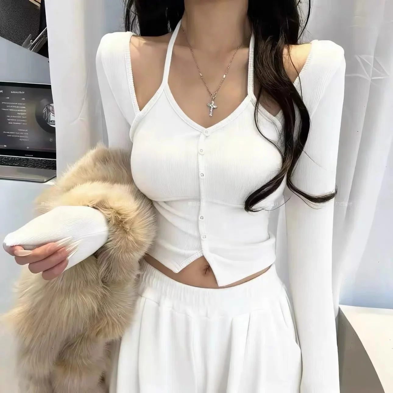 Spring 2026 Women's Slim Fit Long Sleeve T-Shirt with Chest Pad Base Shirt Short Length V-Neck Moisture Wicking  Color
