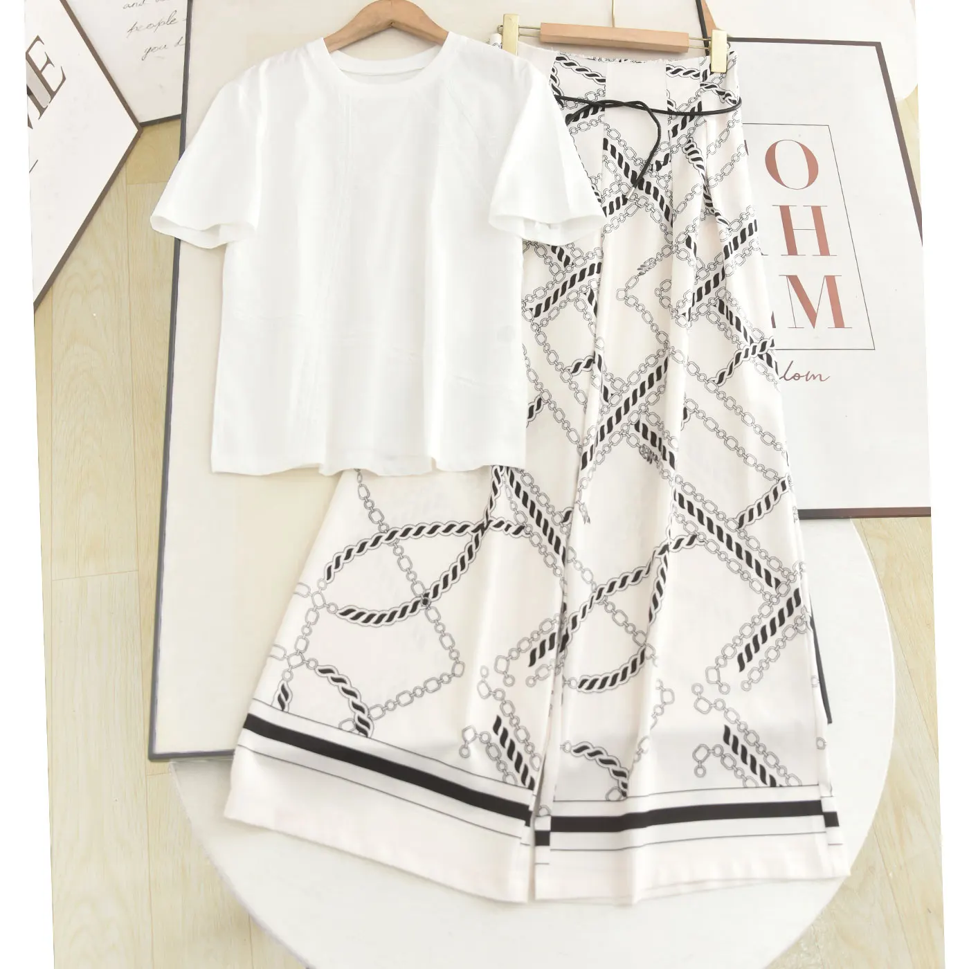 

White round Neck T-Shirt And Wide Leg Pants Two Piece Set Summer Casual Fashion Women's Clothing Short Sleeve Stripe Print
