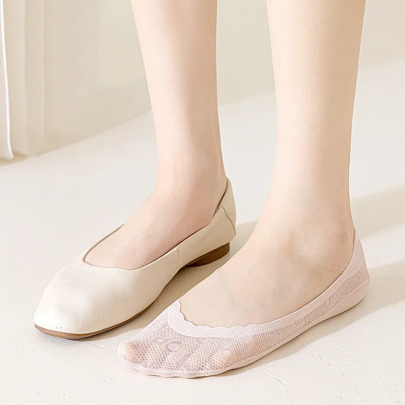 Chaussettes invisibles pour femmes, chaussettes d'été fines et respirantes en Silicone, antidérapantes, coupe basse, pantoufles de bateau en coton et soie glacée