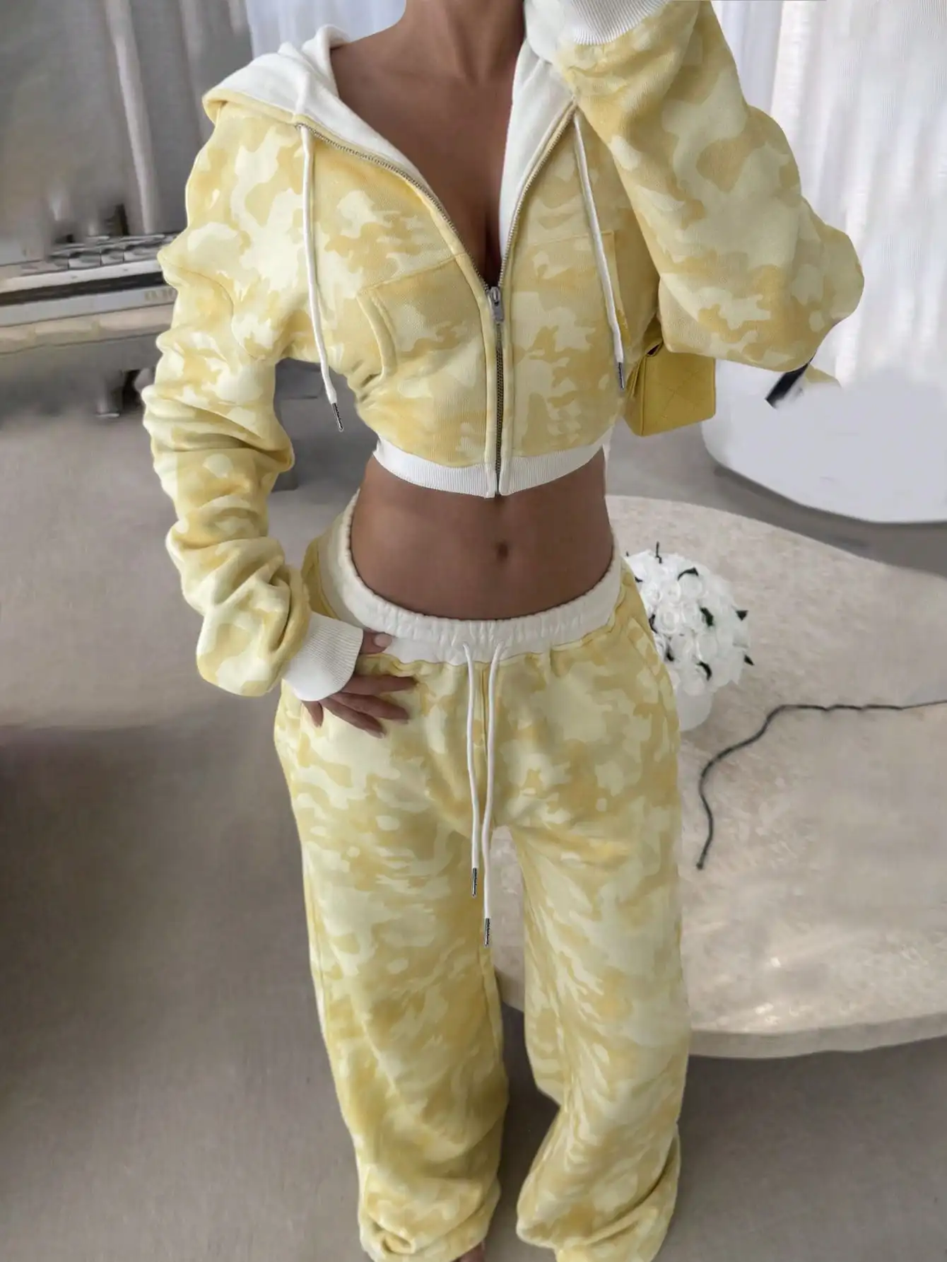 

Women's Yellow Camo Print Hoodie & Pants Set, Zip-Up Crop Top with Drawstring Waist Trousers
