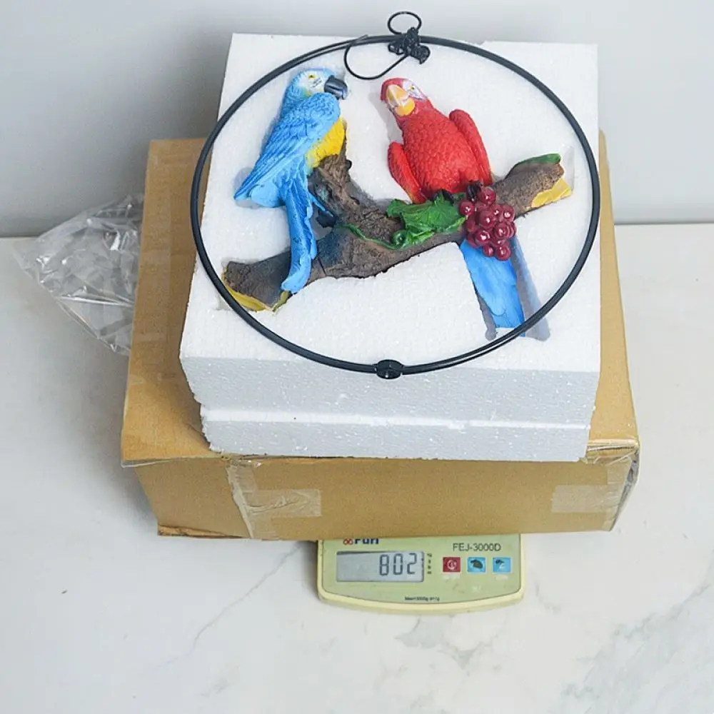 Iron Circle Macaw Parrot Hanging Decoration Resin Craft Tropical Bird Figure For Outdoor Garden Courtyard Tree Art Decor