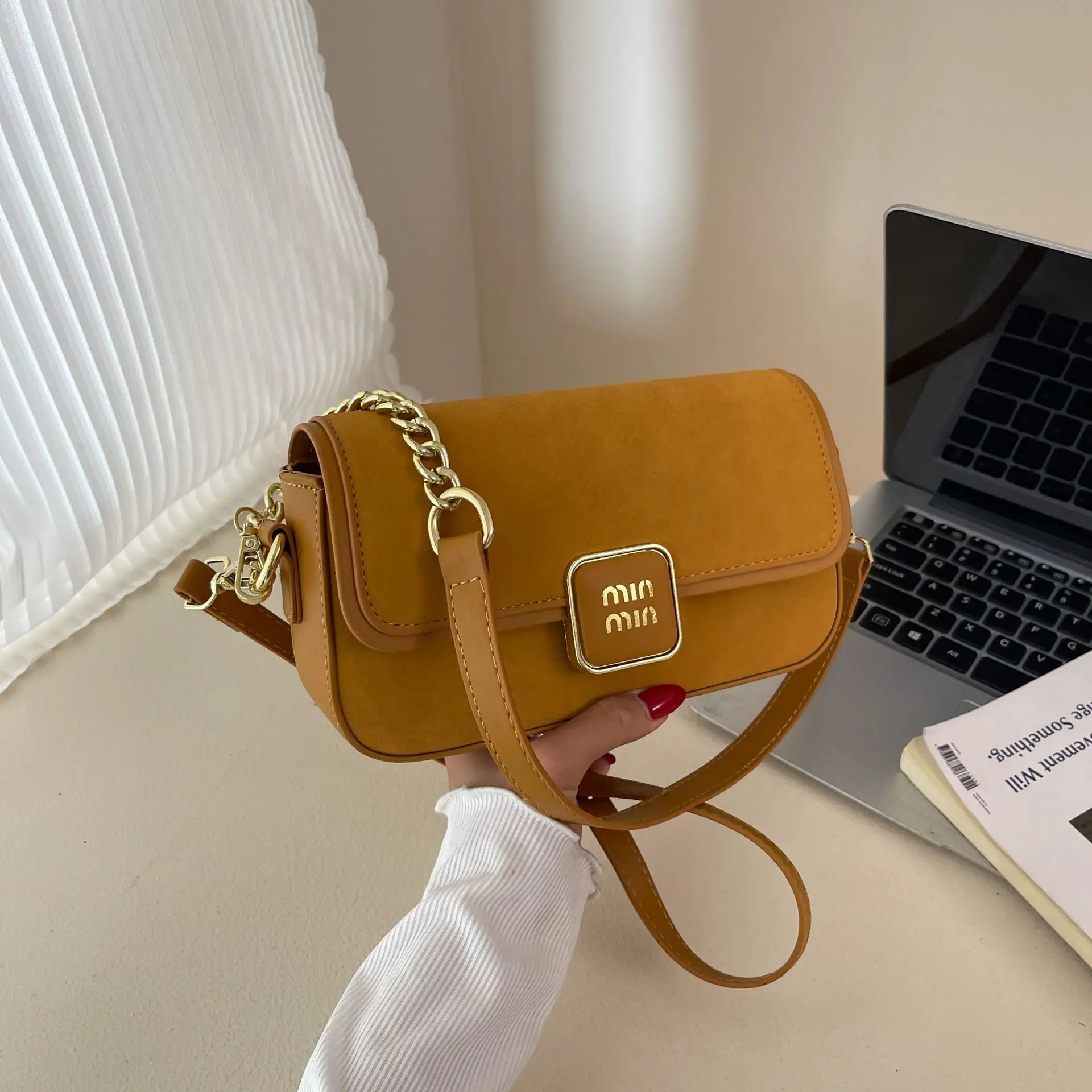 

Женская сумка подмышки из лакированной кожи 2025 года, легкая сумка через плечо с регулируемым ремешком, универсальная квадратная сумка для работы и поездок на работу