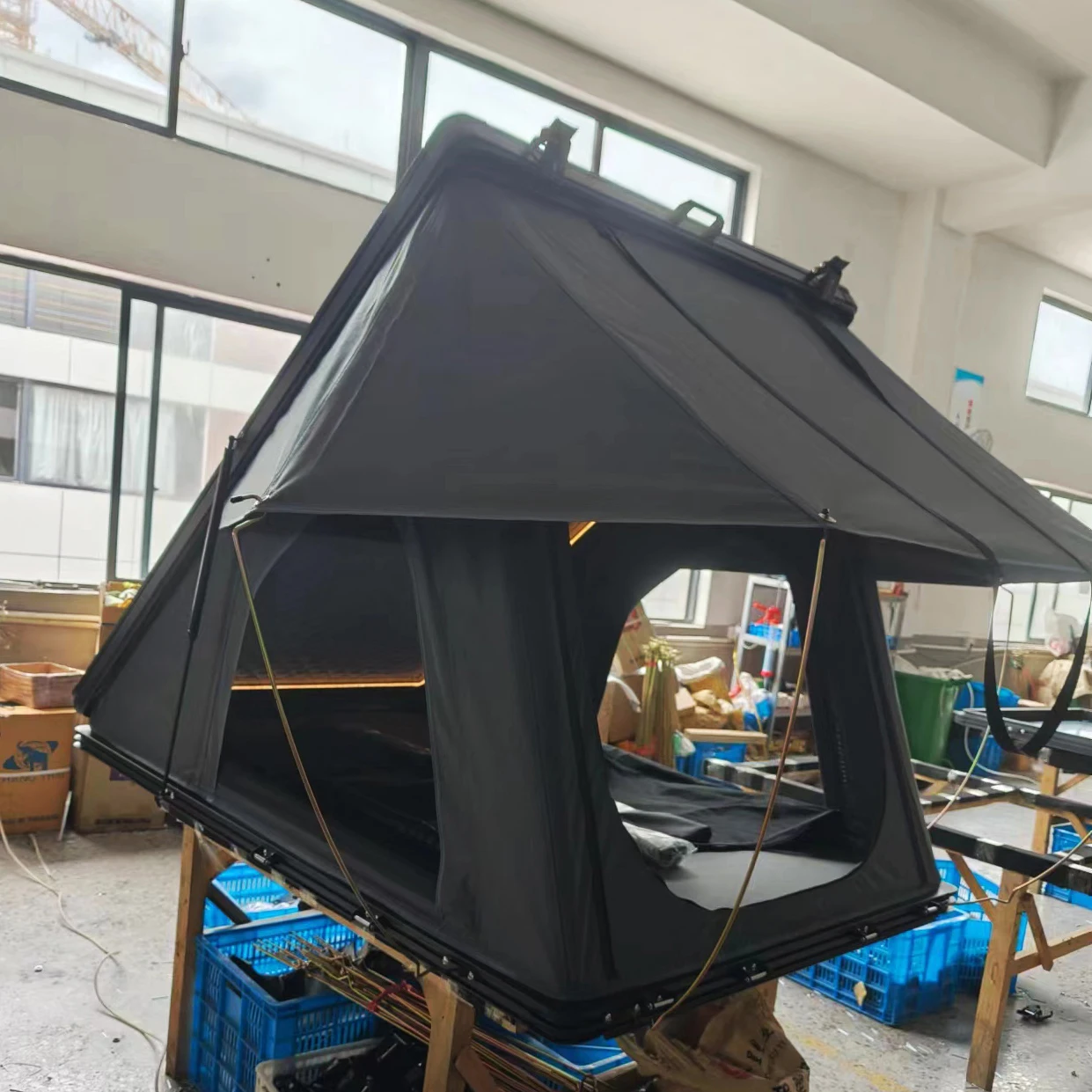 

High Quality 3-4 Person Waterproof 4x4 Aluminum Hardtop Roof Tents Black Clamshell Trailer Camping Car Rooftop Tents