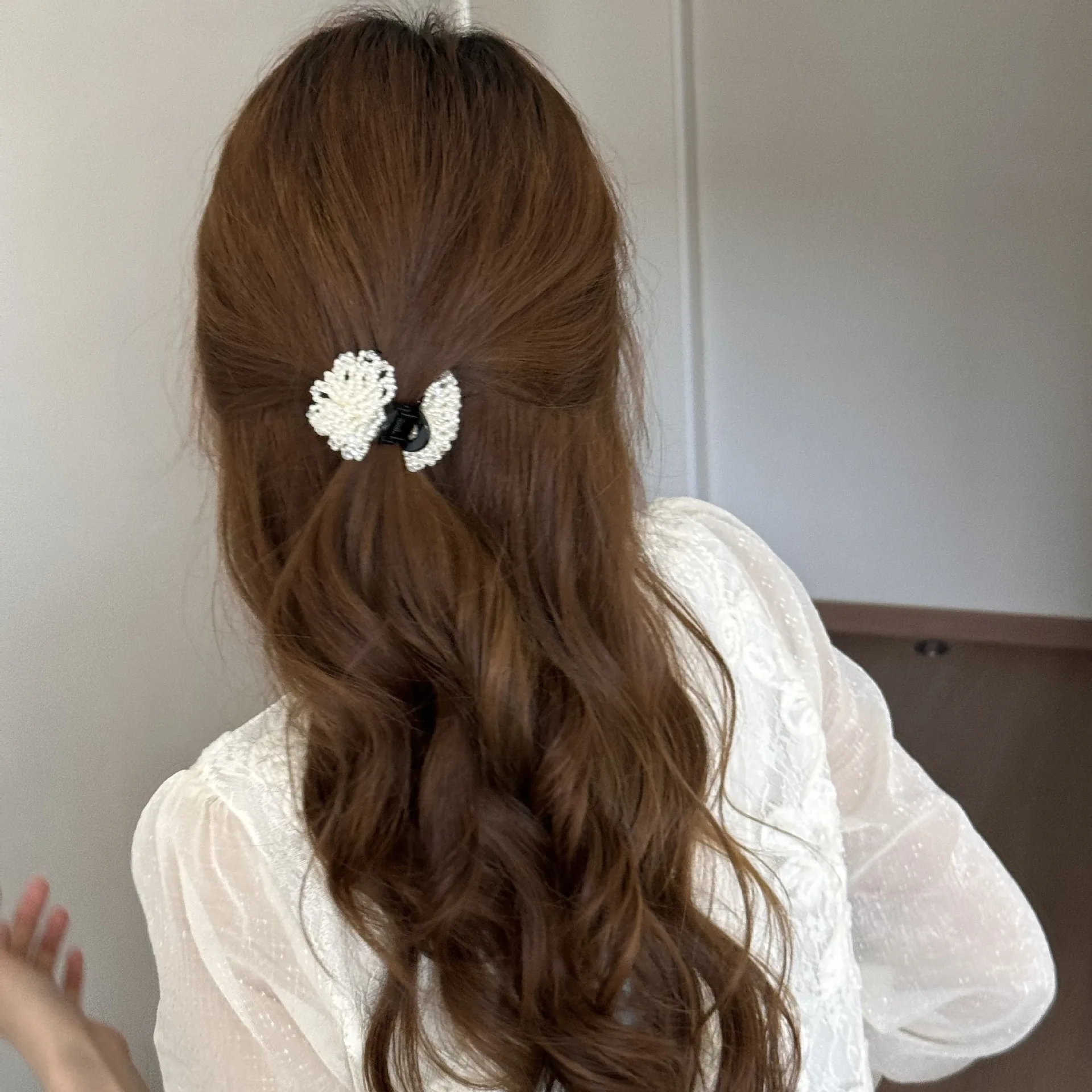 Hand‑crafted Pearl Coral Bead Flower Hair Claws Ponytail Holder Bangs Clip Paris Style Mini Pearl Hair Gripper Girls Hair Clamps